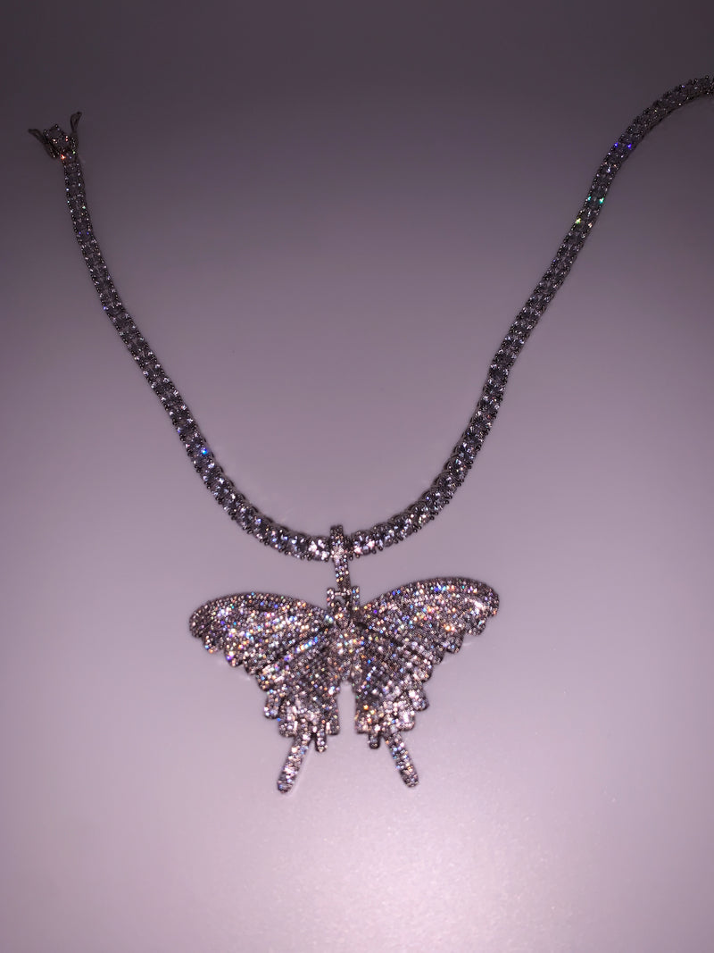 BUTTERFLY PENDANT NECKLACE