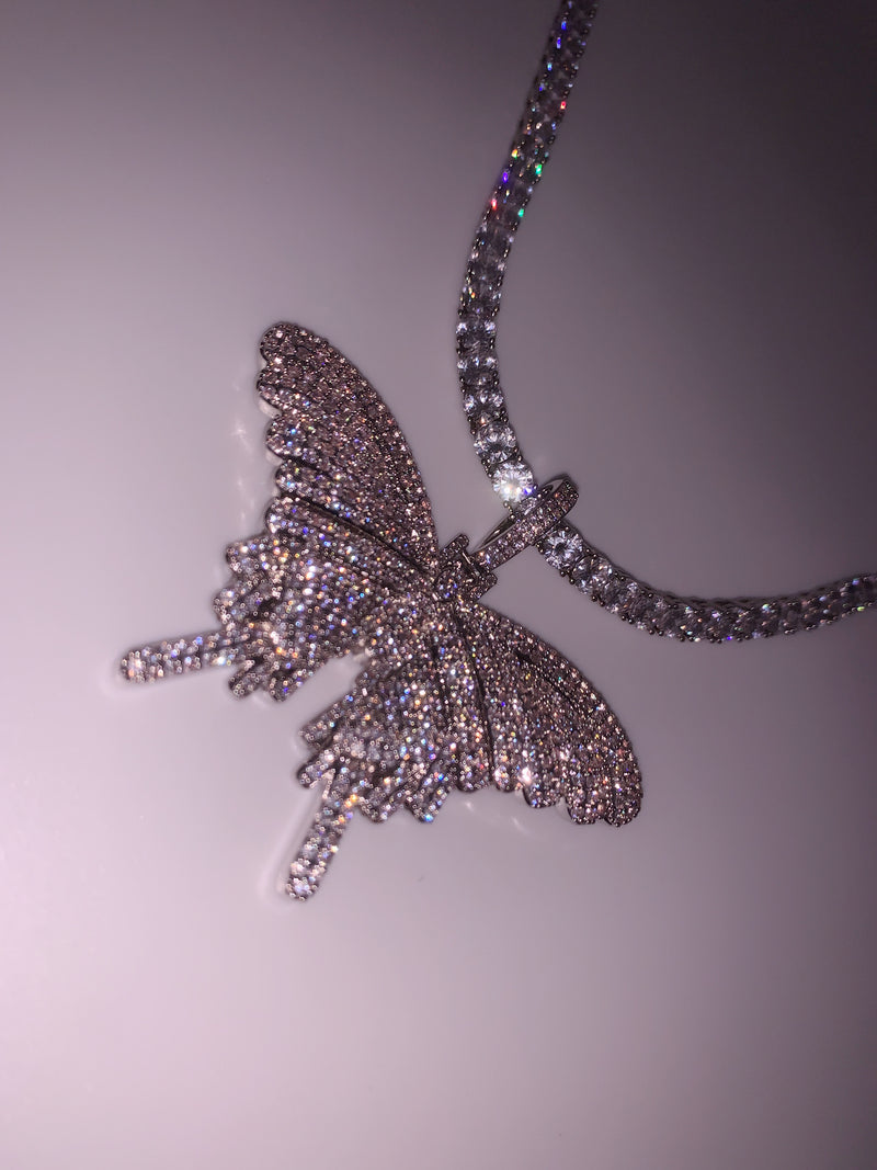 BUTTERFLY PENDANT NECKLACE